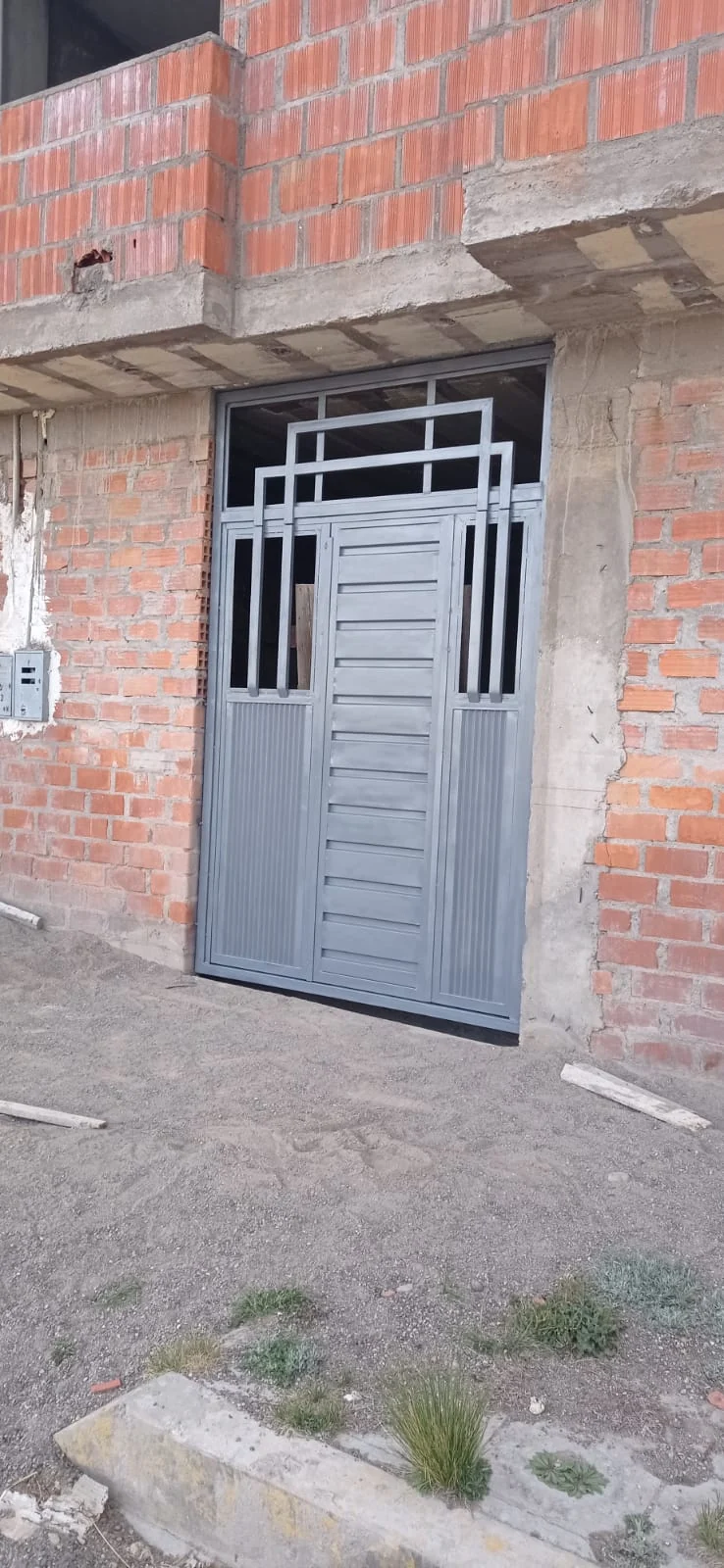 Fabricación Estructuras Metálicas techos y puertas metálicas - Espinar Cusco marzo 2025