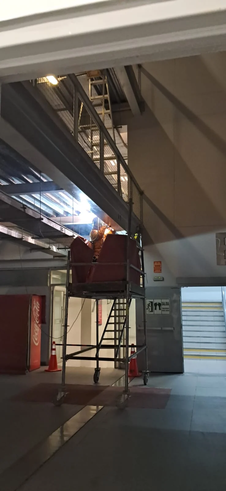 Inspección visual defectos de soldadura en uniones soldadas de vigas puente miniatura 4