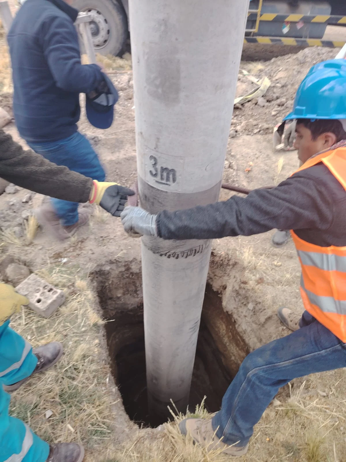 Logística e Instalación de postes para electrificación de comunidades, Espinar Cusco, Agosto 2025 miniatura 2