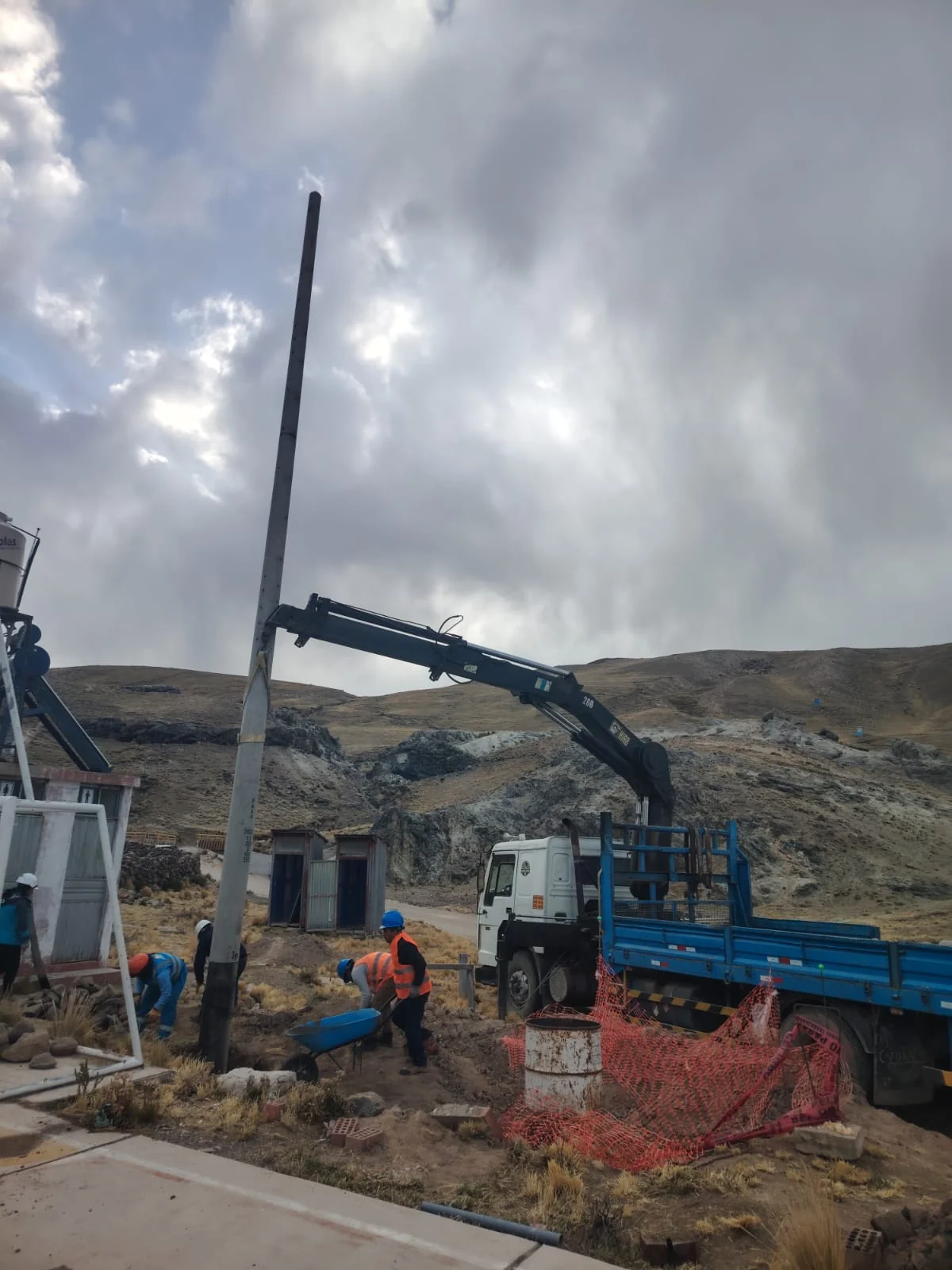 Logística e Instalación de postes para electrificación de comunidades, Espinar Cusco, Agosto 2025 miniatura 3