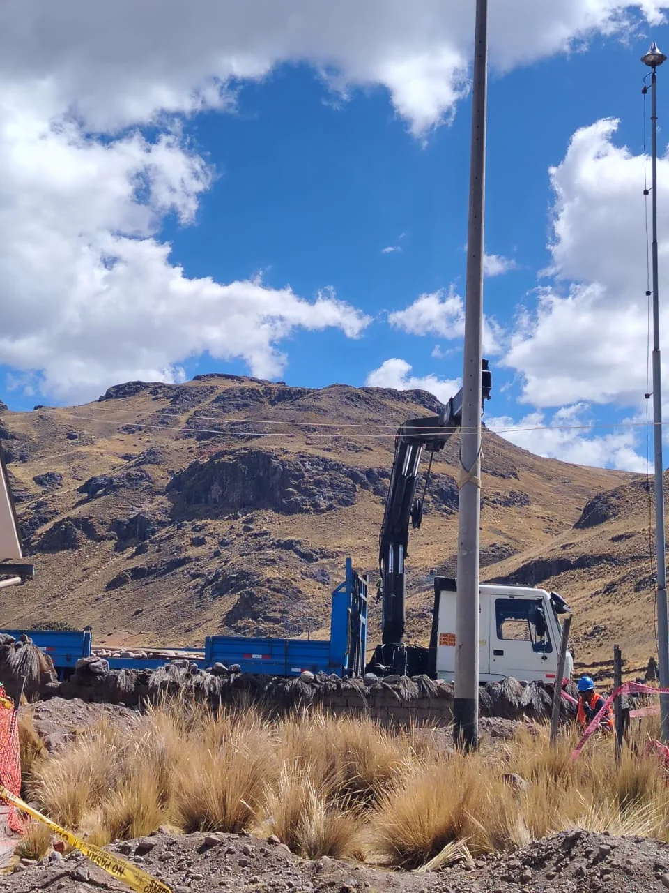 Logística e Instalación de postes para electrificación de comunidades, Espinar Cusco, Agosto 2025 miniatura 4