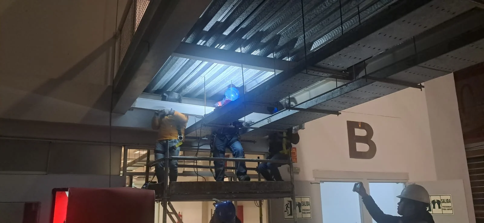 Reparación con soldadura uniones soldadas de Vigas  - UTP Arequipa