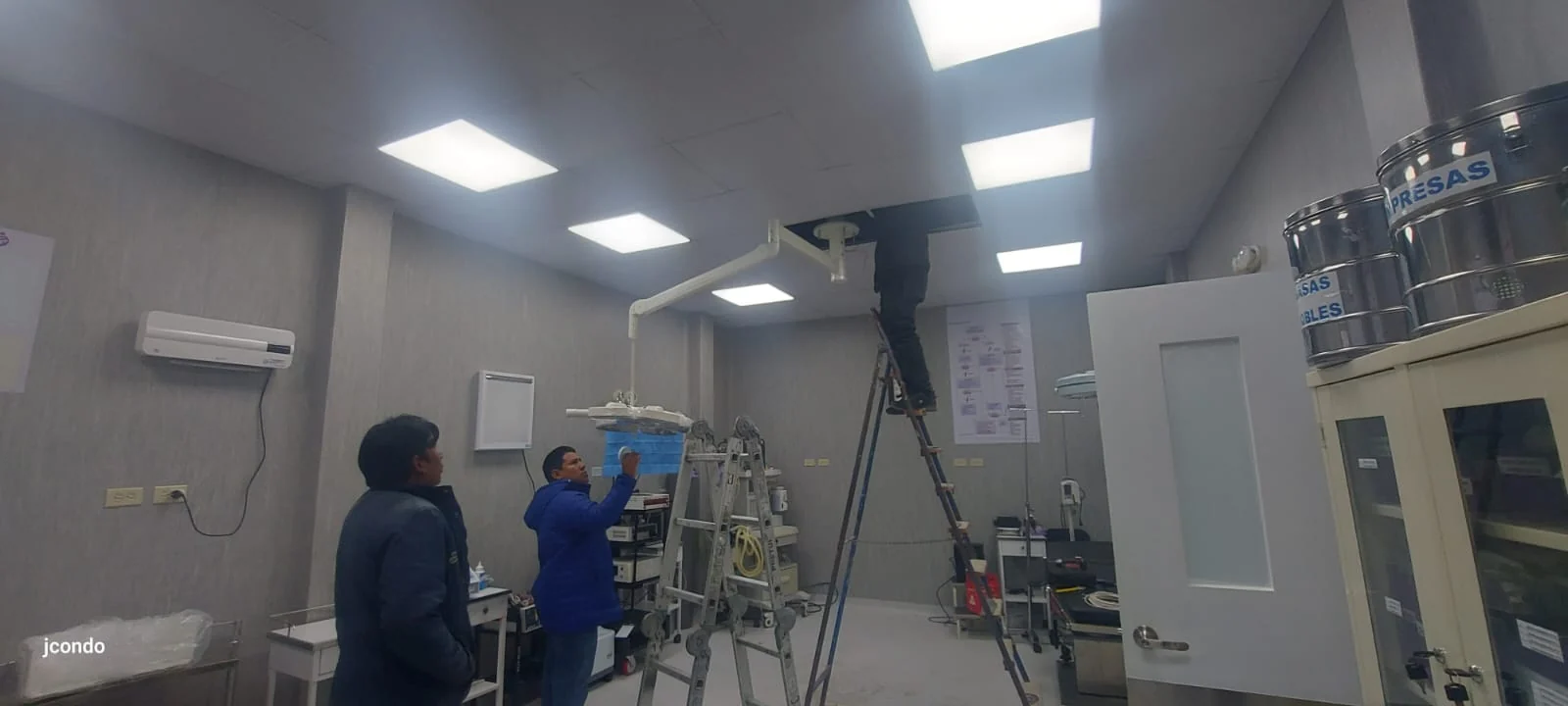 Servicio de Mantenimiento Instalaciones Electricas en  Oficinas y Taller Planta miniatura 3