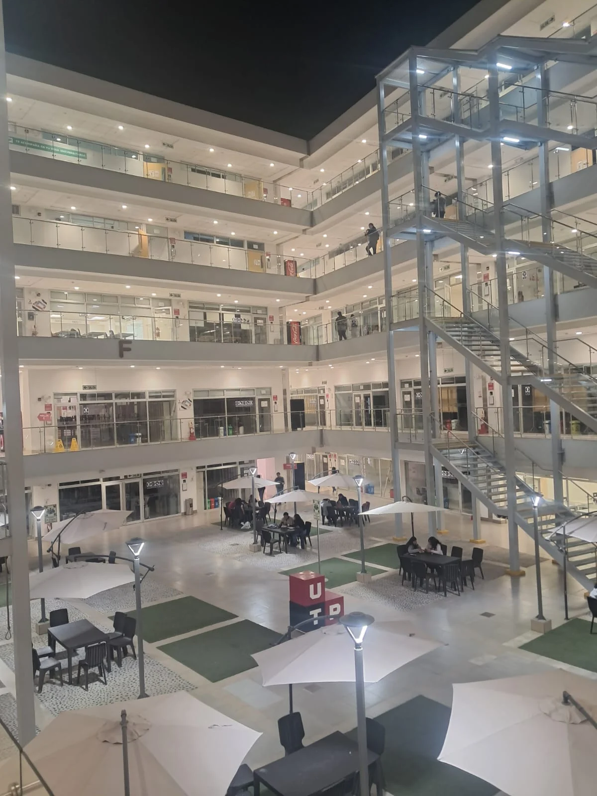 Visita Técnica para evaluar estructurad de vigas de acero - puentes UTP Arequipa miniatura 2