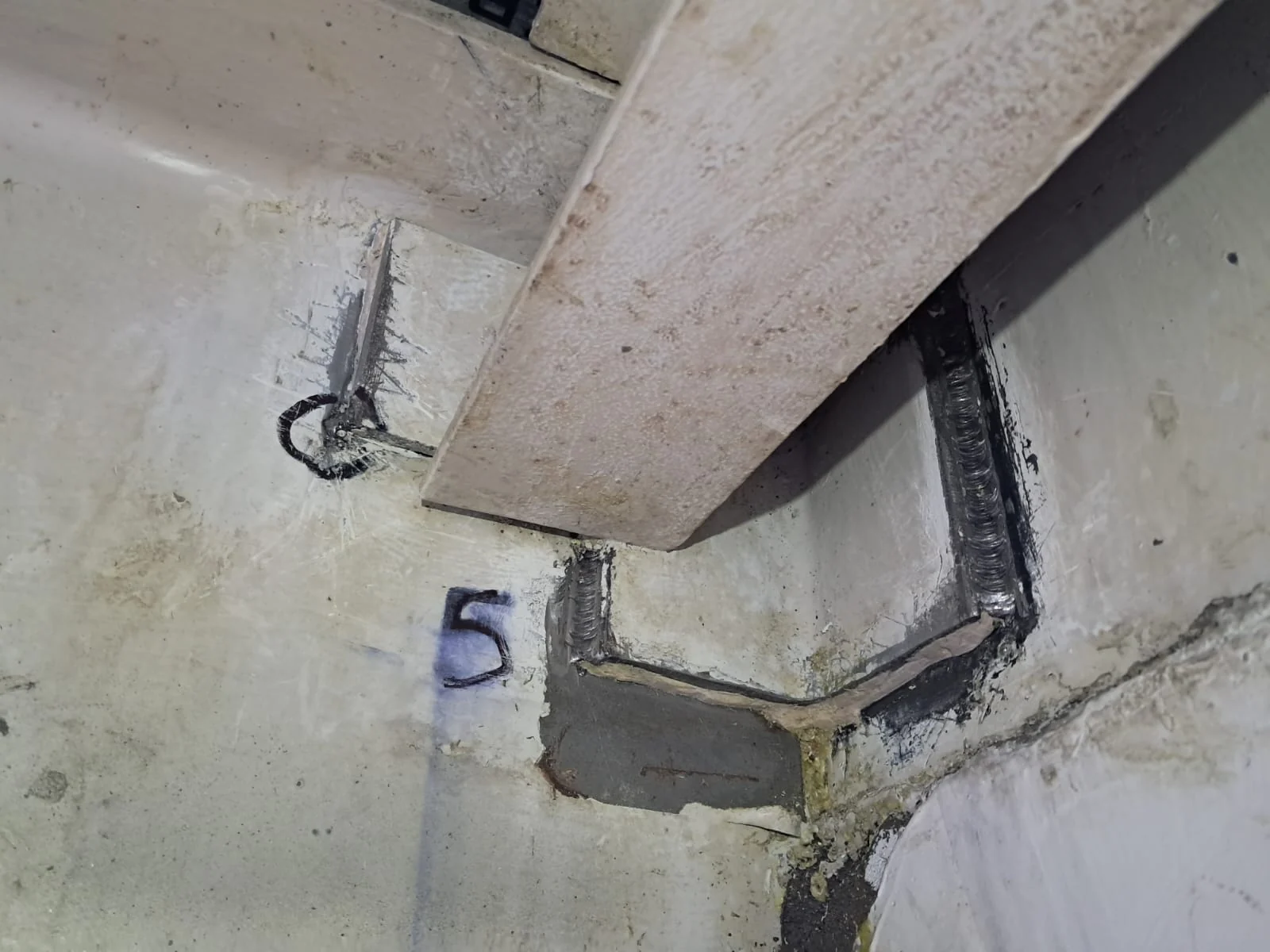 Visita Técnica para evaluar estructurad de vigas de acero - puentes UTP Arequipa miniatura 7